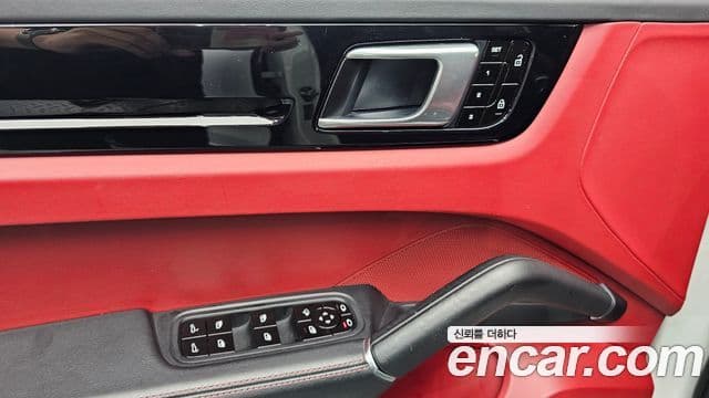 Porsche Cayenne 2019 — ფოტო 16/20