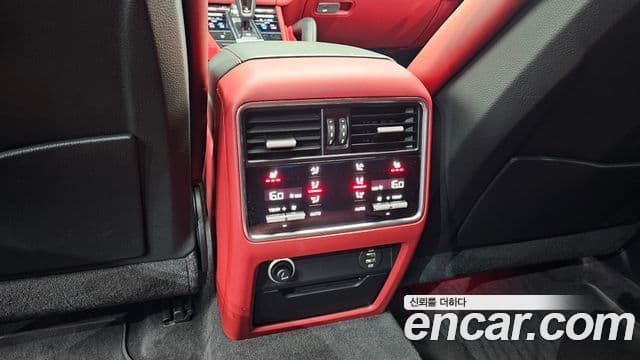 Porsche Cayenne 2019 — ფოტო 18/20