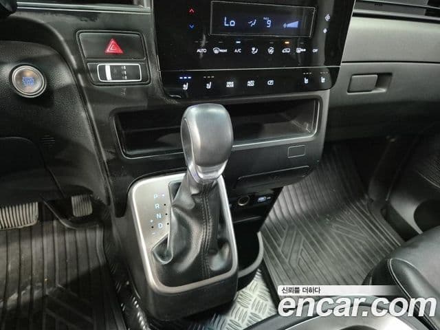 Hyundai Staria 2023 — фото 7 из 19