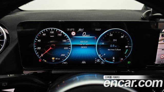 Mercedes-Benz GLA-Class 2022 — Şəkil 8/20