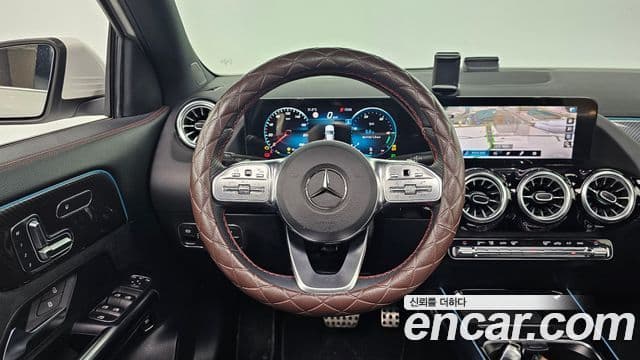 Mercedes-Benz GLA-Class 2022 — Şəkil 13/20