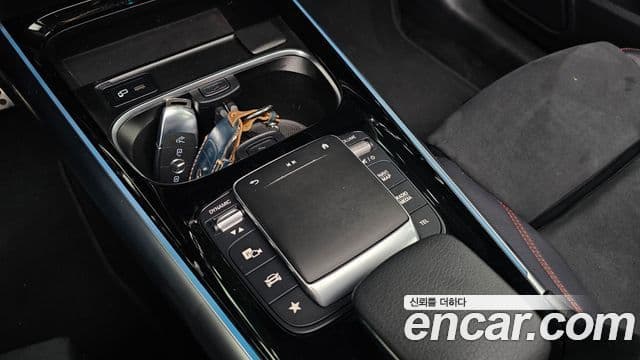 Mercedes-Benz GLA-Class 2022 — Şəkil 18/20