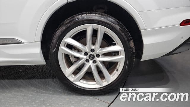 Audi Q7 2023 — Şəkil 21/38
