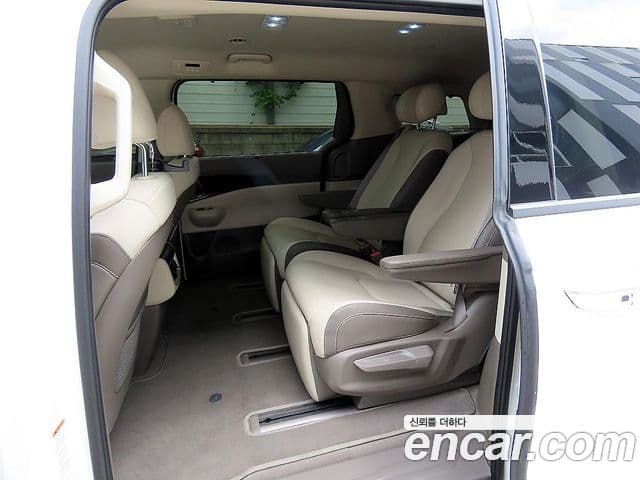 Kia Carnival 2025 — фото 11 из 20