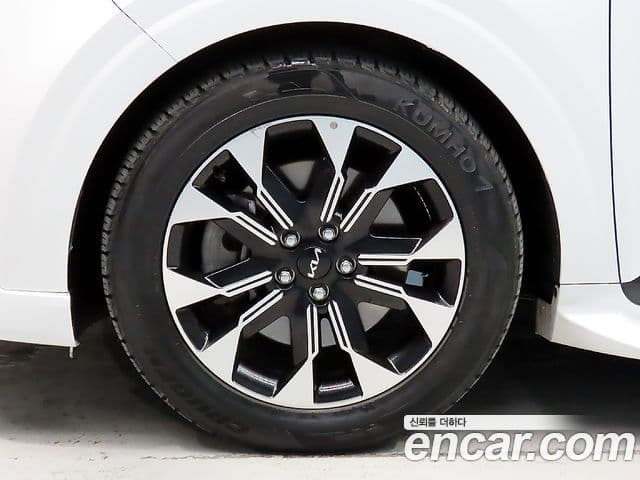 Kia Carnival 2022 — ფოტო 5/20
