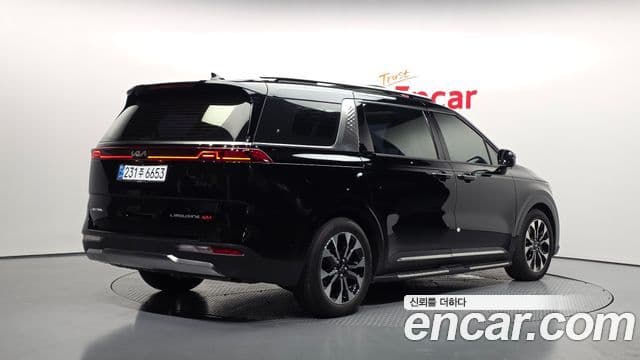 Kia Carnival 2022 — фото 1 из 20