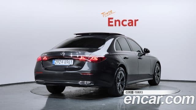 Mercedes-Benz E-Class 2025 — ფოტო 2/20