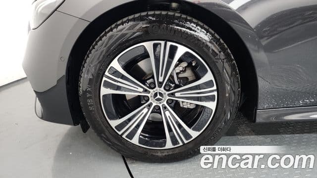 Mercedes-Benz E-Class 2025 — ფოტო 5/20