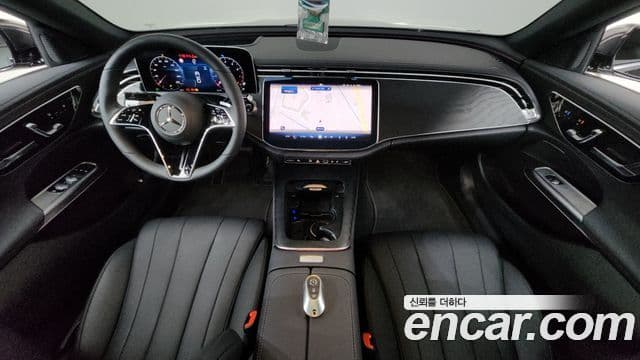 Mercedes-Benz E-Class 2025 — ფოტო 7/20