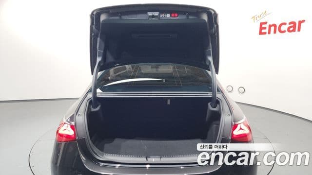 Mercedes-Benz E-Class 2025 — ფოტო 20/20