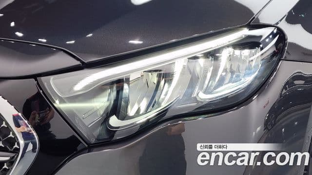 Mercedes-Benz E-Class 2025 — Photo 27/36