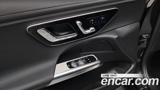 Mercedes-Benz E-Class 2025 — Photo 12/36