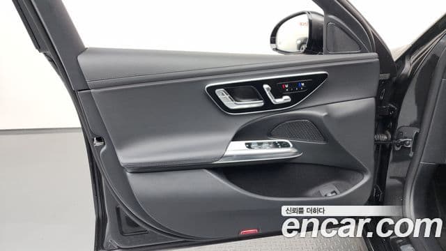 Mercedes-Benz E-Class 2025 — Photo 26/36