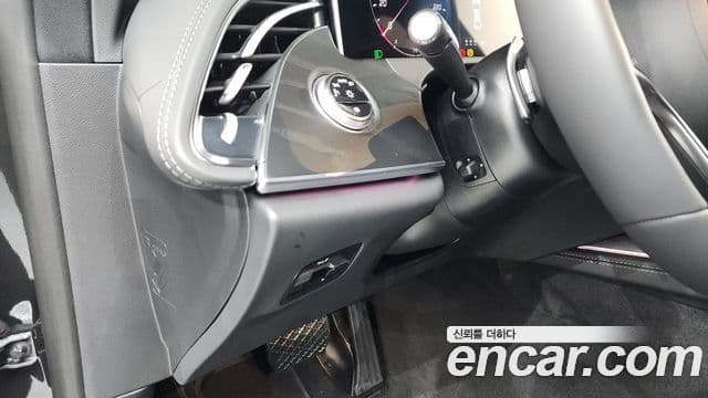 Mercedes-Benz E-Class 2025 — Photo 29/36