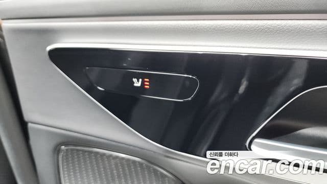 Mercedes-Benz E-Class 2025 — Photo 31/36
