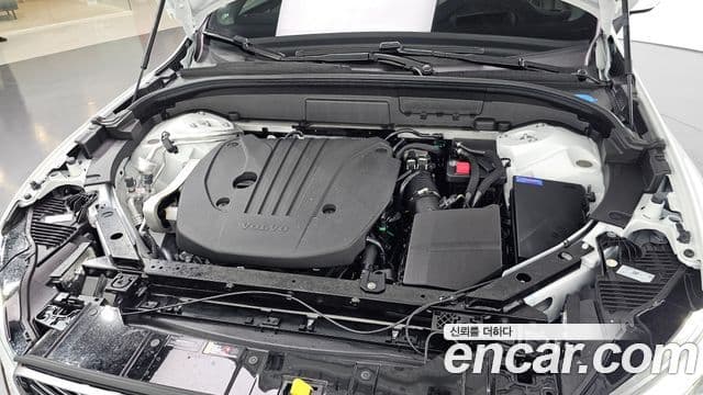 Volvo XC60 2026 — ფოტო 2/35