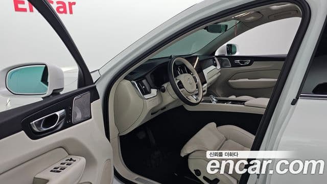Volvo XC60 2026 — ფოტო 14/35