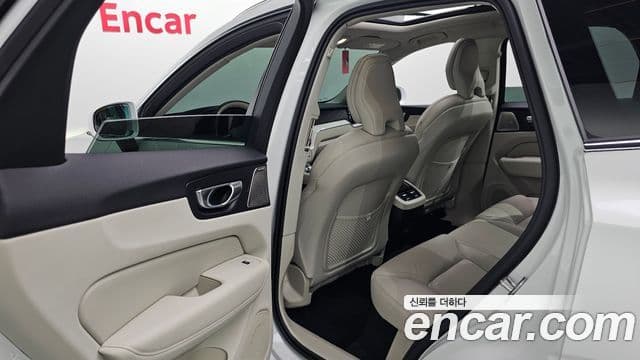 Volvo XC60 2026 — ფოტო 34/35