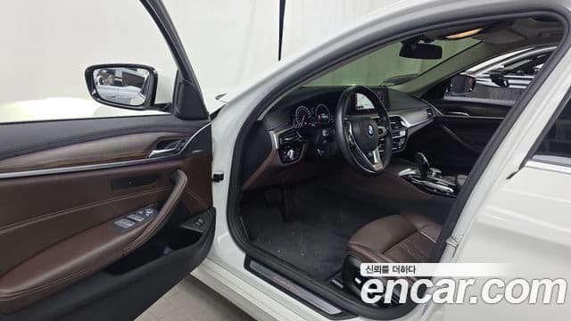 BMW 5 Series 2019 — Şəkil 10/20