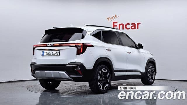 Kia Seltos 2023 — ფოტო 2/20