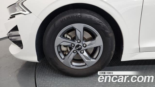 Kia K5 2021 — ფოტო 5/20