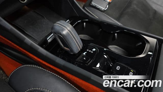 Volvo XC40 2020 — Şəkil 7/20