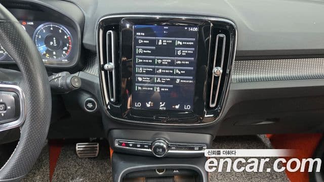Volvo XC40 2020 — Şəkil 16/20