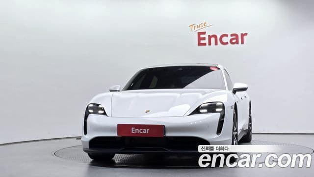 Porsche Taycan 2024 — Photo 28/37