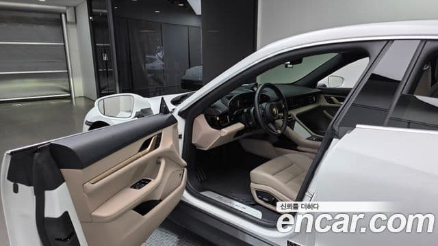 Porsche Taycan 2024 — Photo 24/37