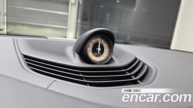 Porsche Taycan 2024 — Photo 23/37