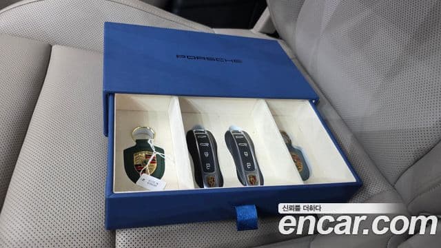 Porsche Taycan 2024 — Photo 37/37