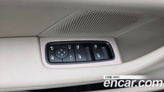 Porsche Taycan 2024 — Photo 16/37