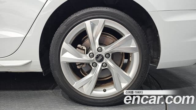 Audi A4 2021 — ფოტო 5/20