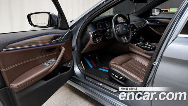 BMW 5 Series 2020 — Фото 10/20