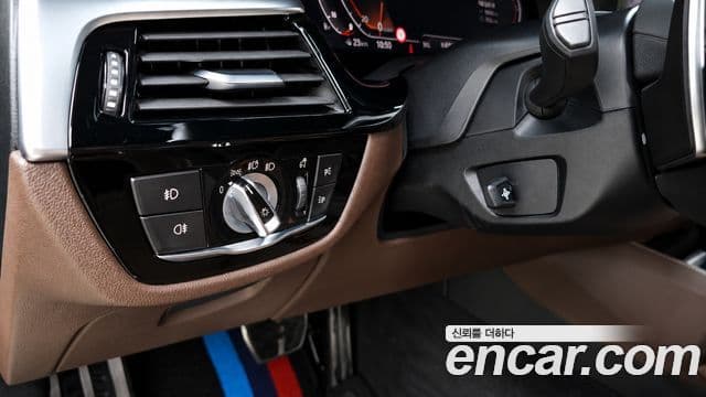 BMW 5 Series 2020 — Фото 19/20