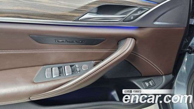 BMW 5 Series 2020 — ფოტო 32/32