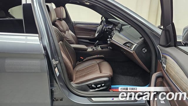 BMW 5 Series 2020 — ფოტო 20/32