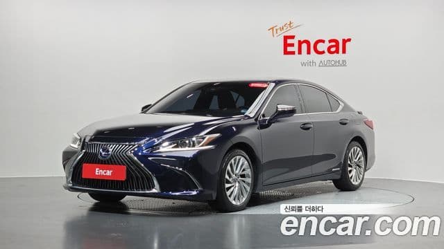 Lexus ES300h 2020 — Şəkil 19/20