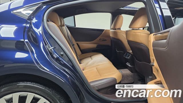 Lexus ES300h 2020 — Şəkil 11/20