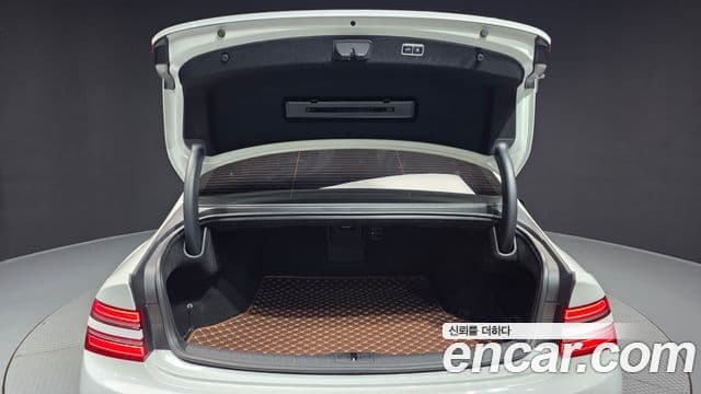 Genesis Electrified G80 2023 — Şəkil 19/20