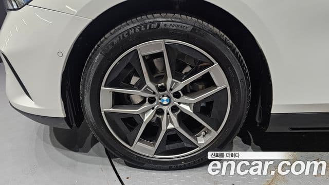 BMW 5 Series 2024 — ფოტო 5/20