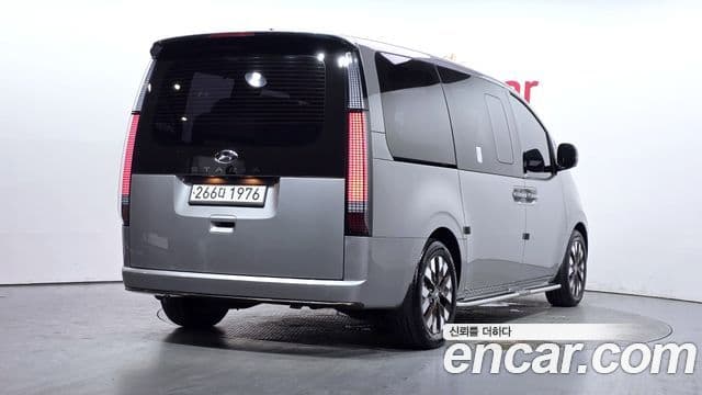 Hyundai Staria 2023 — Фото 1/20
