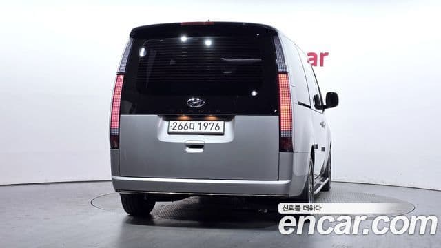 Hyundai Staria 2023 — Фото 3/20