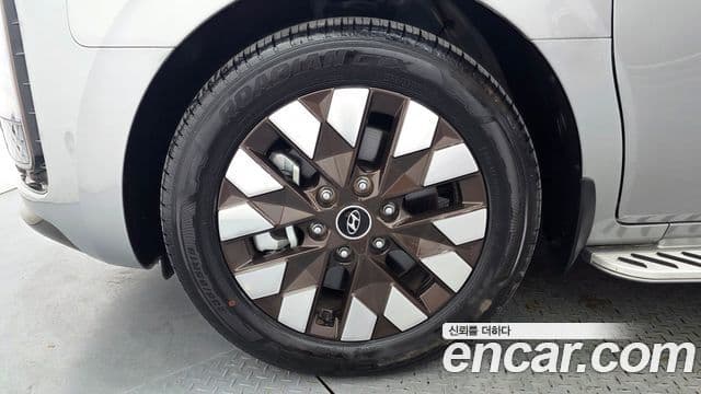Hyundai Staria 2023 — Фото 4/20
