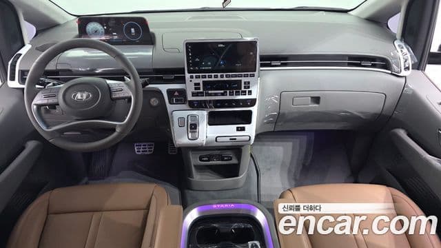 Hyundai Staria 2023 — Фото 6/20