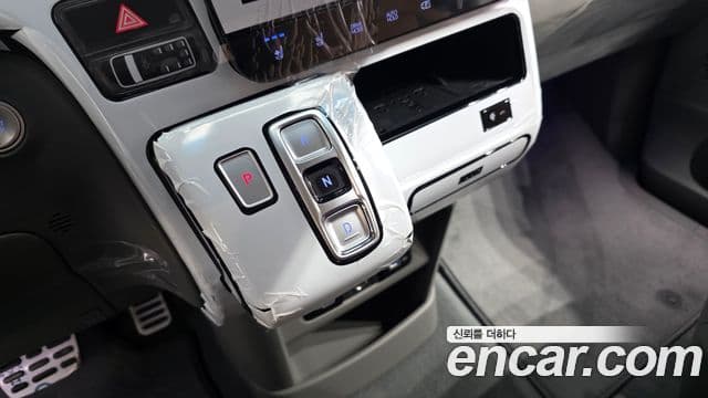 Hyundai Staria 2023 — Фото 8/20