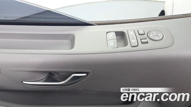 Hyundai Staria 2023 — Фото 18/20