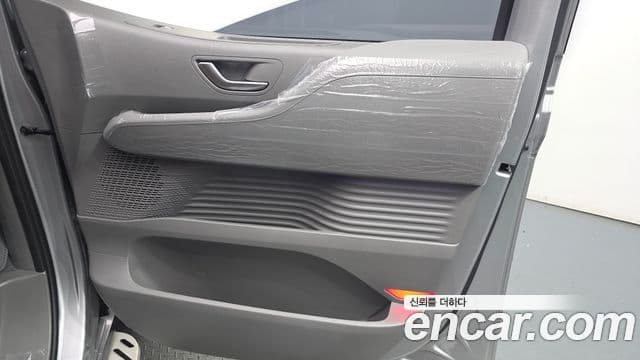 Hyundai Staria 2023 — Şəkil 31/33