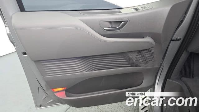 Hyundai Staria 2023 — Şəkil 29/33
