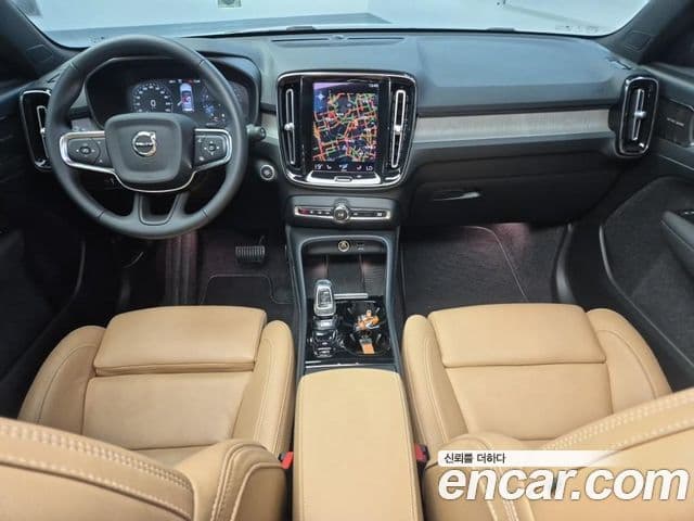 Volvo XC40 2021 — фото 7 из 20
